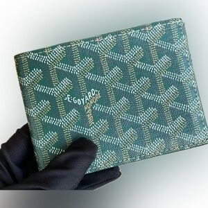 Goyard Victoire Bifold Wallet in Green
Goyardine